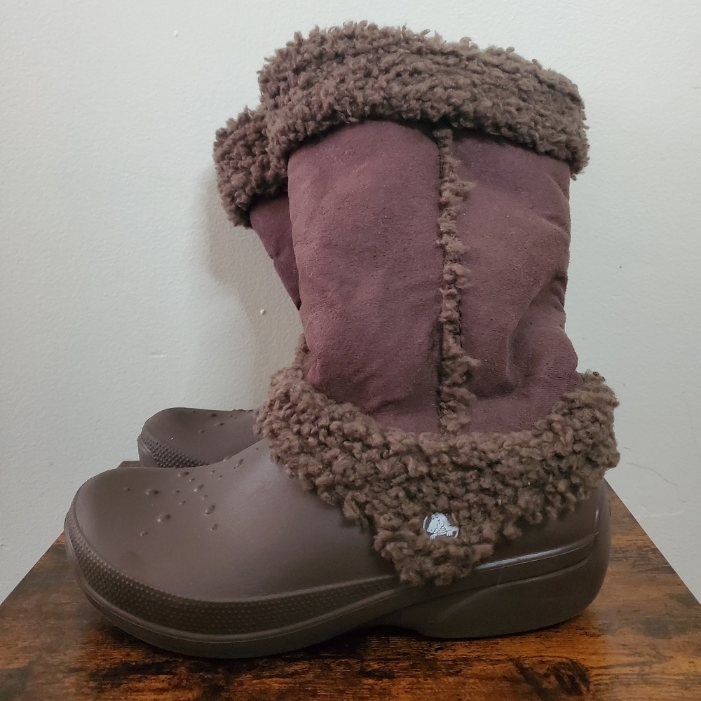 SOLD!! Womens CROCS Nadia Brown Sherpa Mid Calf Boots - Picture 4 of 10